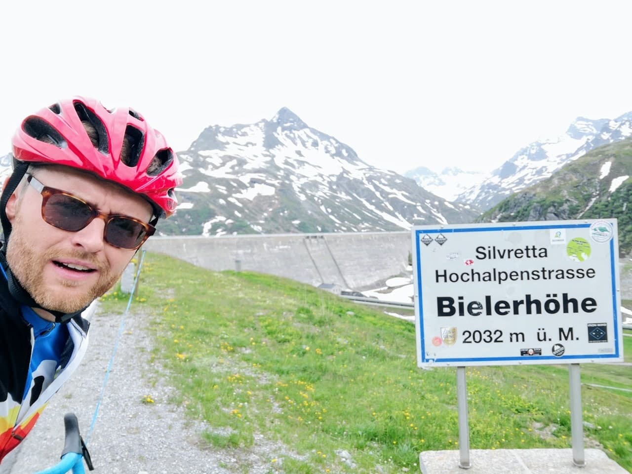 Selfie von mir am Schild der Bielerhöhe
