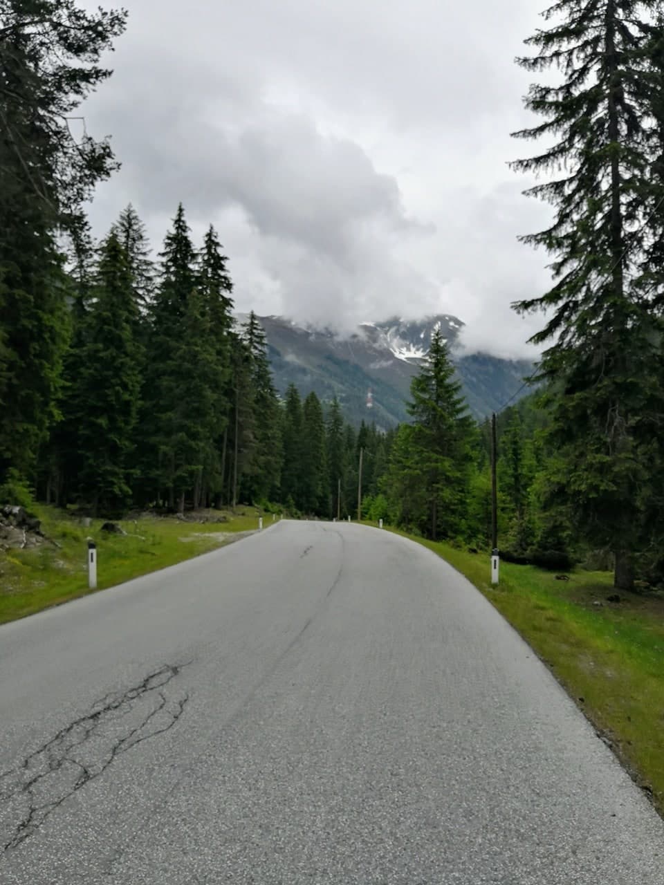 Einsame Straße hinauf zum Kühtai