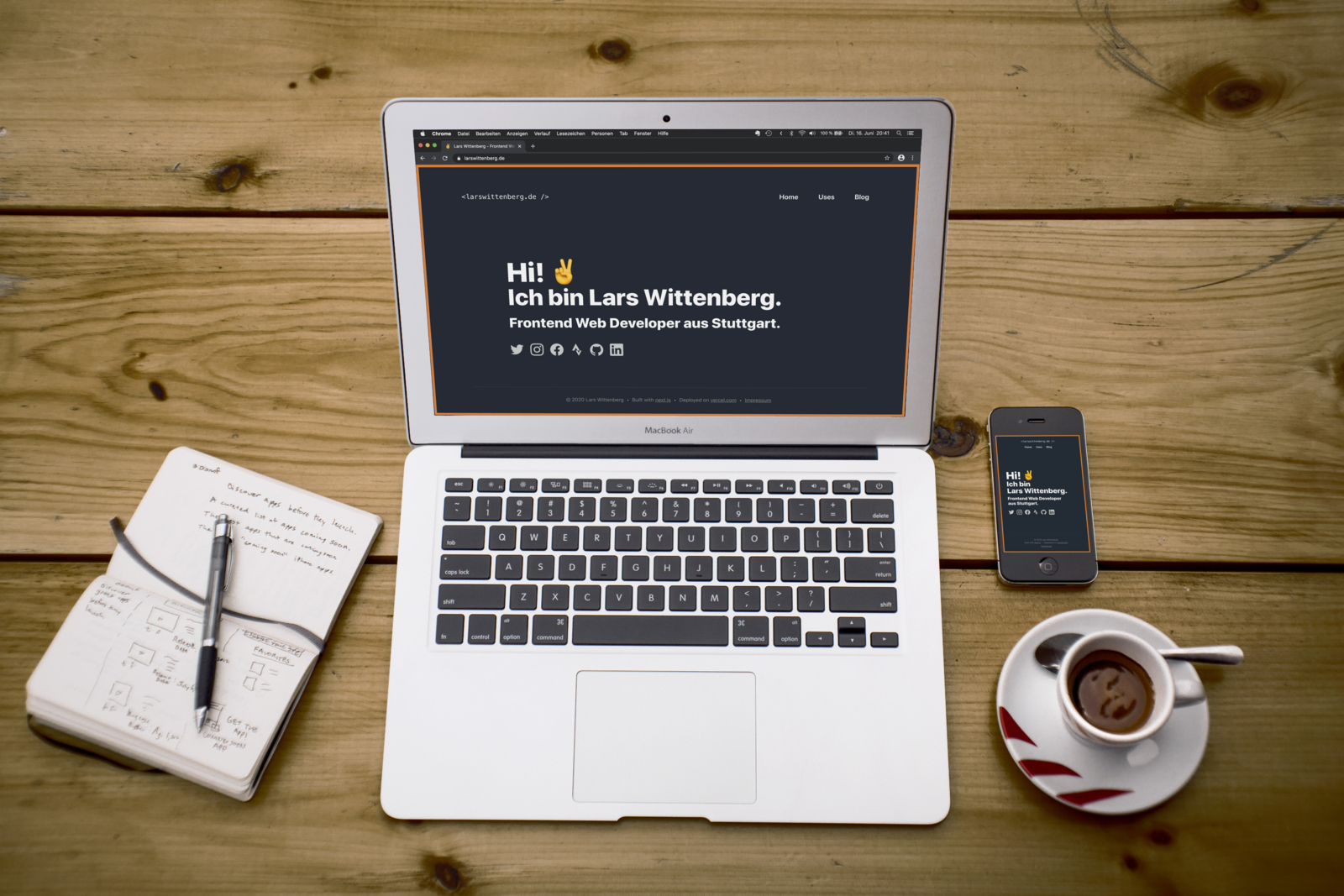 Mockup mit einem MacBook auf dem meine Website angezeigt wird